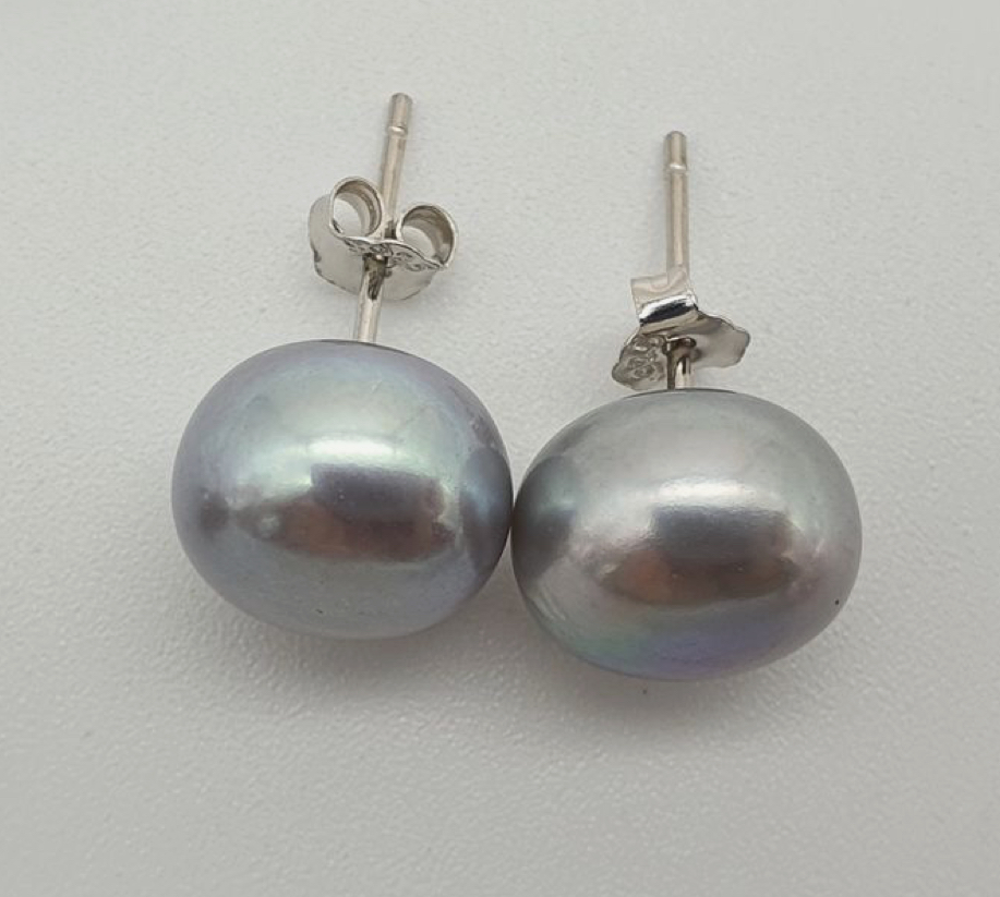 Pearl Stud Earrings Dark